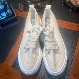 Maurice’s Sadie Platform Sneaker size 7